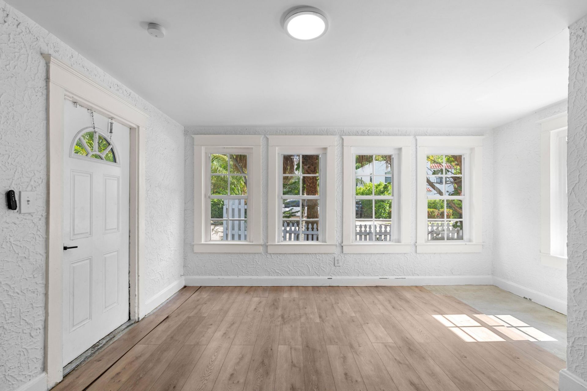 526 38th Street, West Palm Beach, FL 33407 Photo