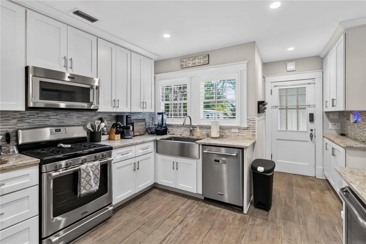 2016 Virginia Drive, Bradenton, FL 34205 Photo