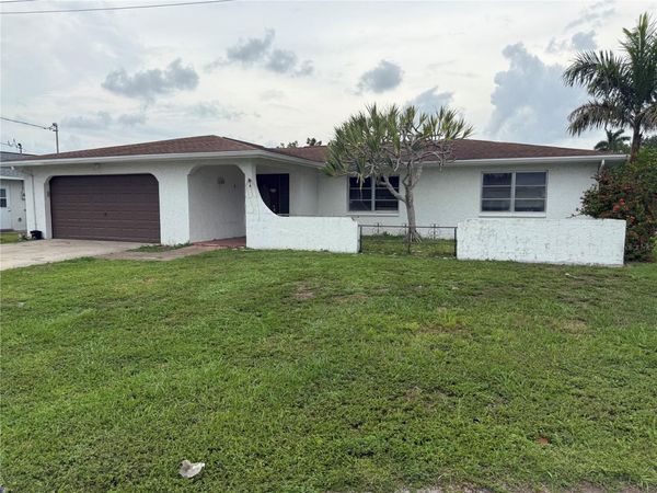 4339 S BAY CIRCLE , NORTH FORT MYERS, FL 33903
