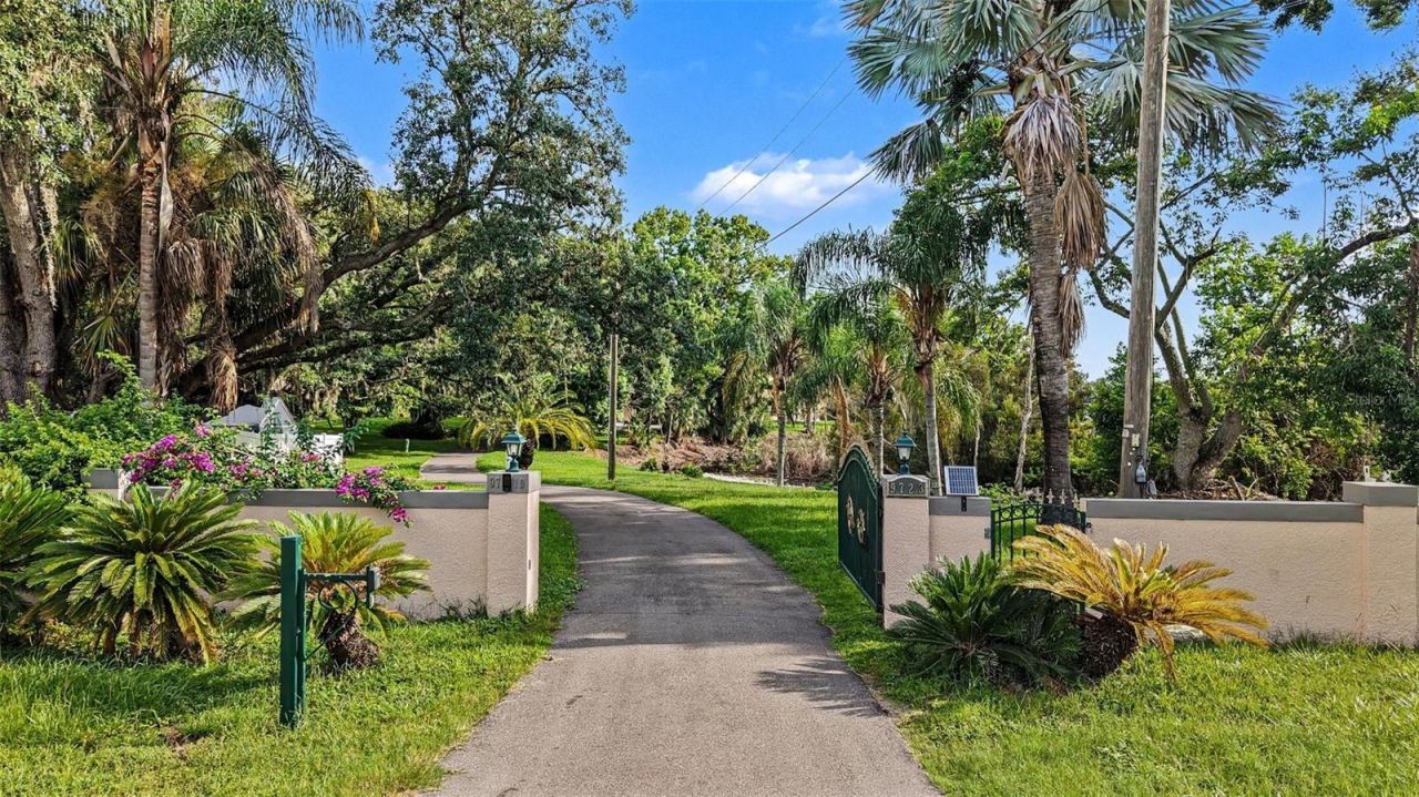9723 Yeshua Way, Tampa, FL 33618 Photo