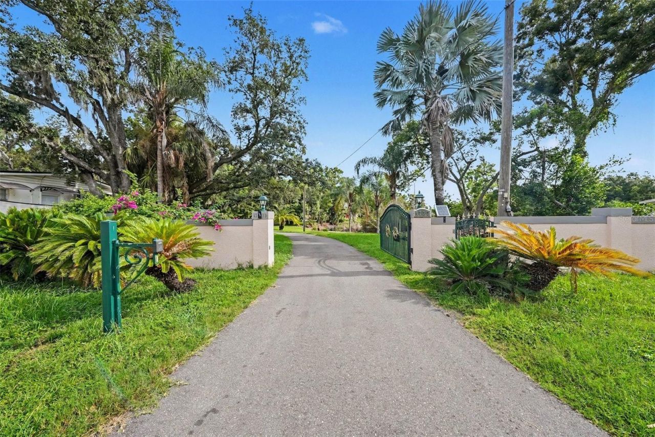 9723 Yeshua Way, Tampa, FL 33618 Photo