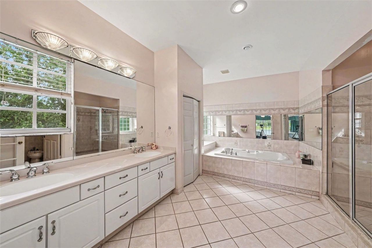 9723 Yeshua Way, Tampa, FL 33618 Photo