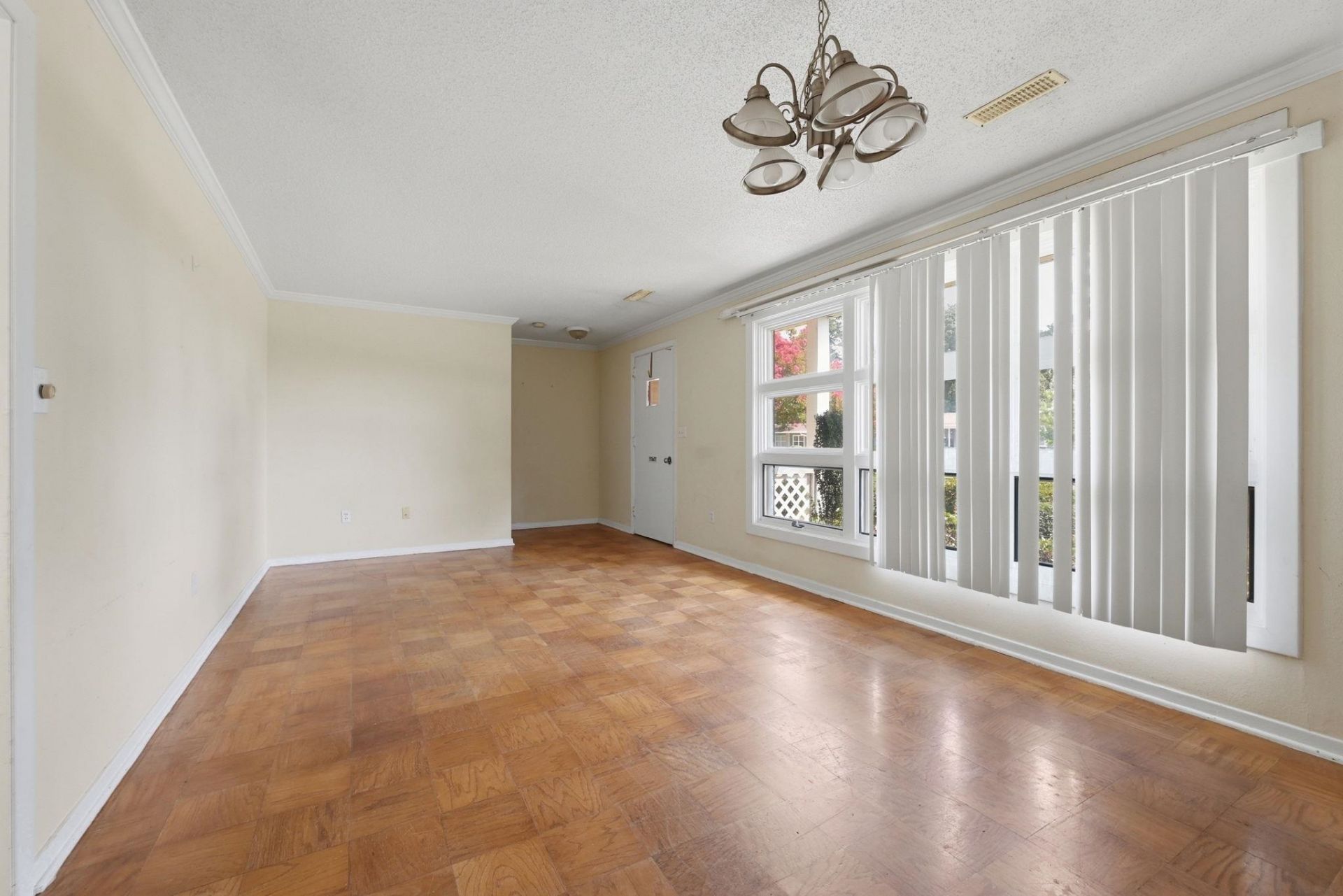 3841 Spruce Dr. Photo 8