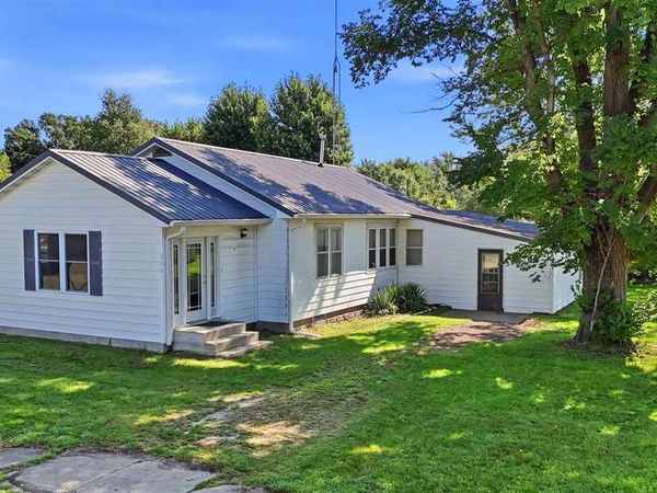202 Liberty St, Conesville, IA 52739