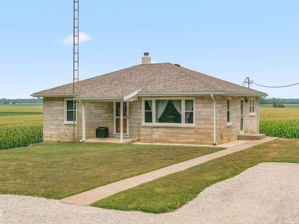 1100 E Delaney Millport Road, Vallonia, IN 47281