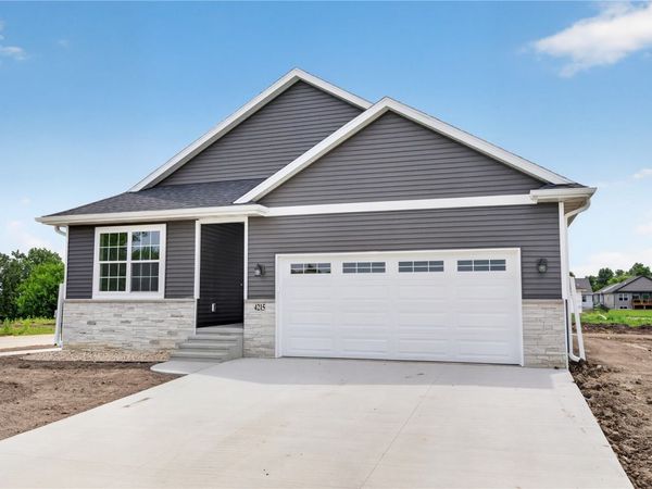 4215 English Glen Avenue , Marion, IA 52302