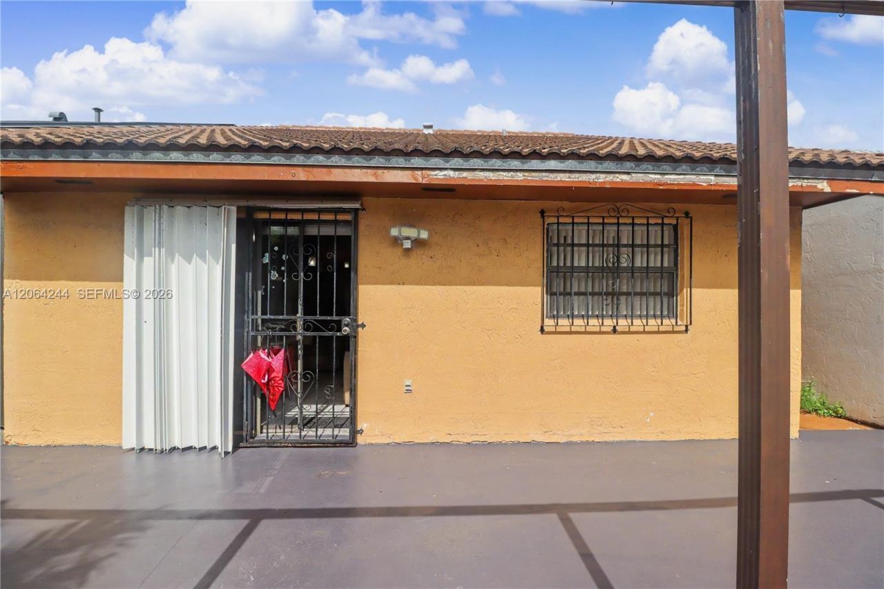 5465 W 21st Ct, Hialeah, FL 33016 Photo