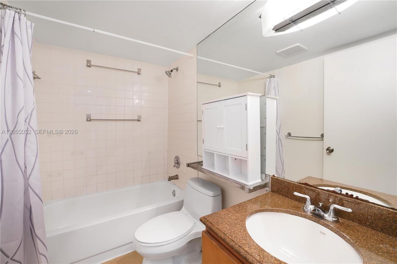 770 Claughton Island Dr , Unit 808, Miami, FL 33131 Photo