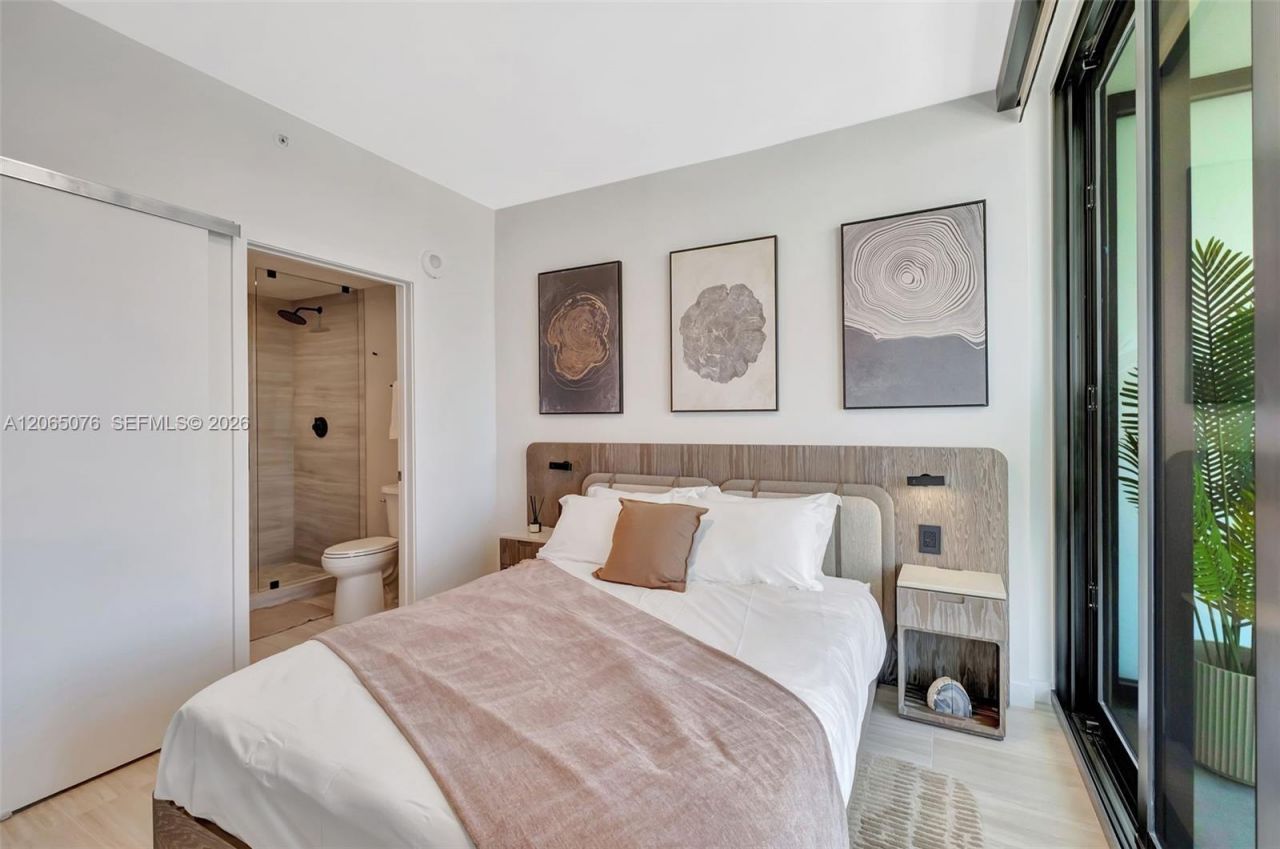 580 72nd St, Unit 808, Miami Beach, FL 33141 Photo