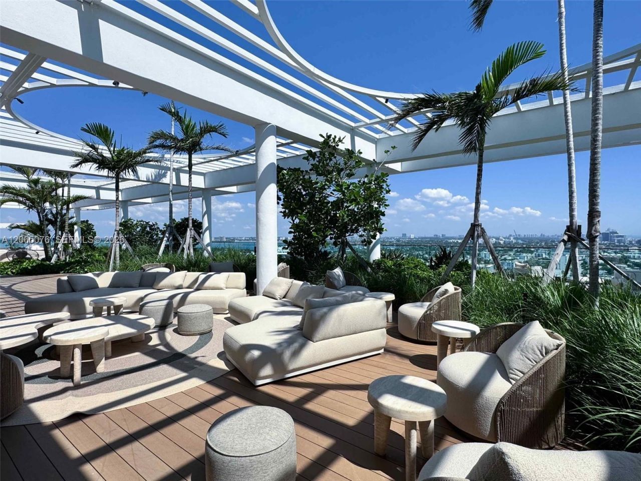 580 72nd St, Unit 808, Miami Beach, FL 33141 Photo