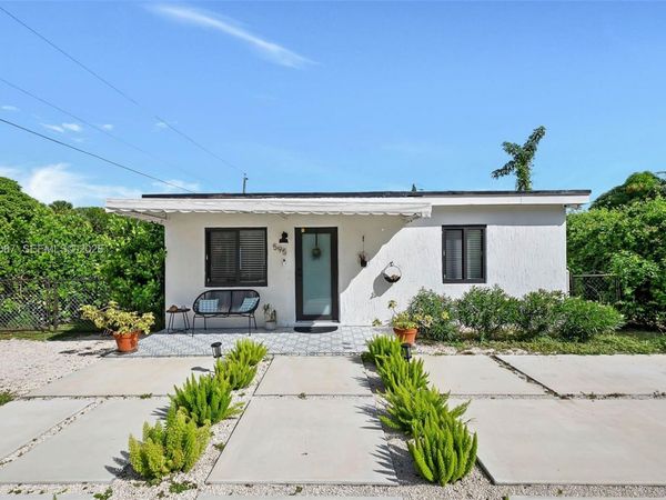 595 NW 101st St , Miami, FL 33150