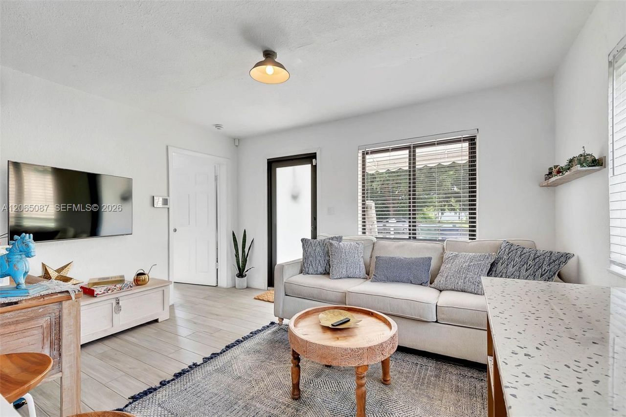 595 NW 101st St , Miami, FL 33150 Photo