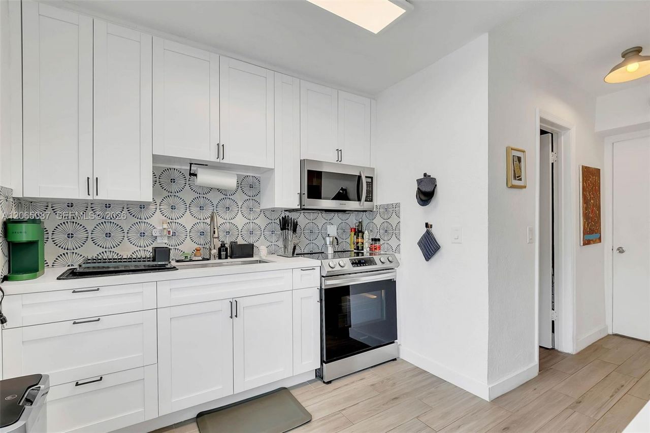 595 NW 101st St , Miami, FL 33150 Photo