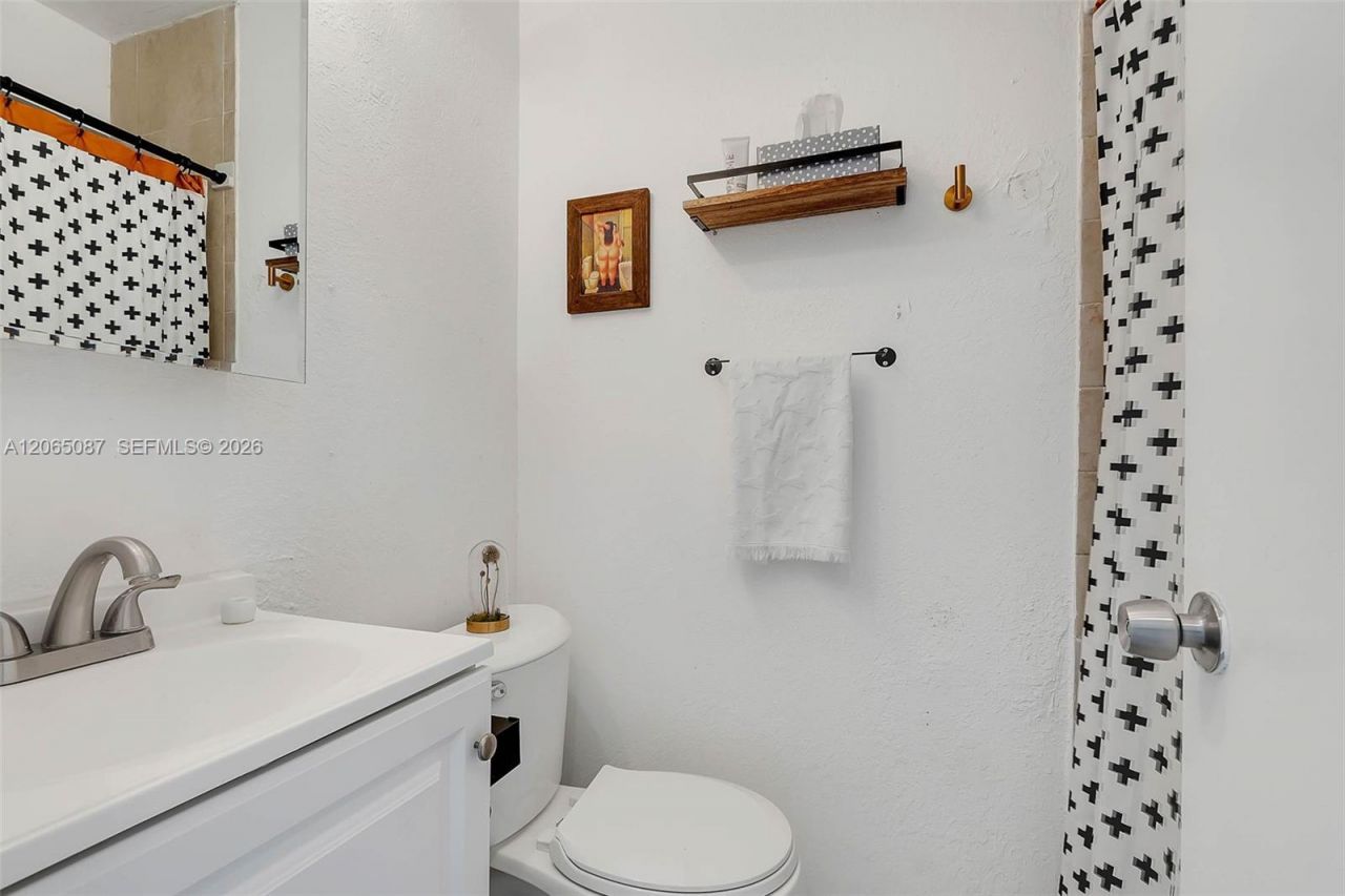595 NW 101st St , Miami, FL 33150 Photo