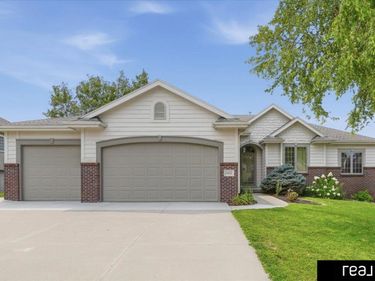 10620 S 213 Street, Gretna, NE 68028