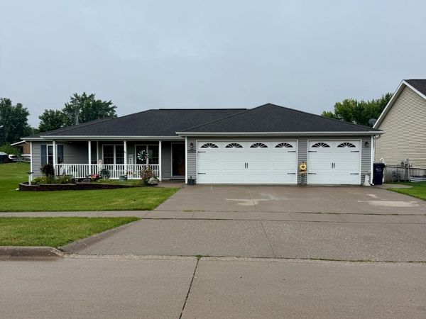 300 York Street , Wilton, IA 52778