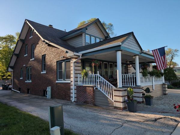 417 N Hough Street , Barrington, IL 60010