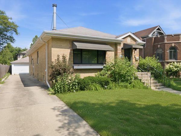 940 N Oak Park Avenue, Oak Park, IL 60302