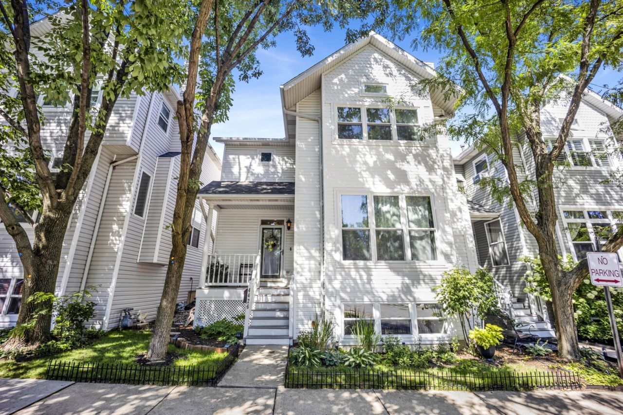 4426 W Hutchinson Street, Chicago, IL 60641 Main Photo