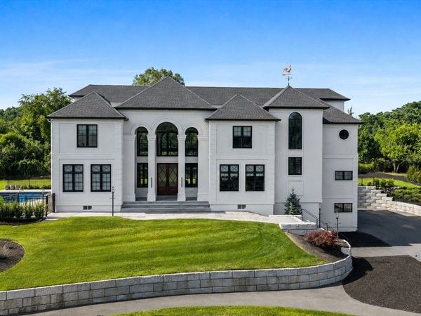 19 Bridle Spur Ln, Danvers, MA 01923