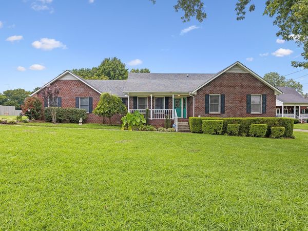 130 Lakepointe Rd , La Vergne, TN 37086