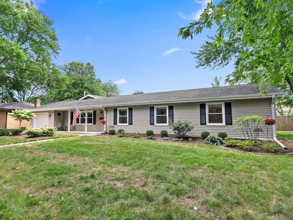 826 Birchwood Drive , Sycamore, IL 60178