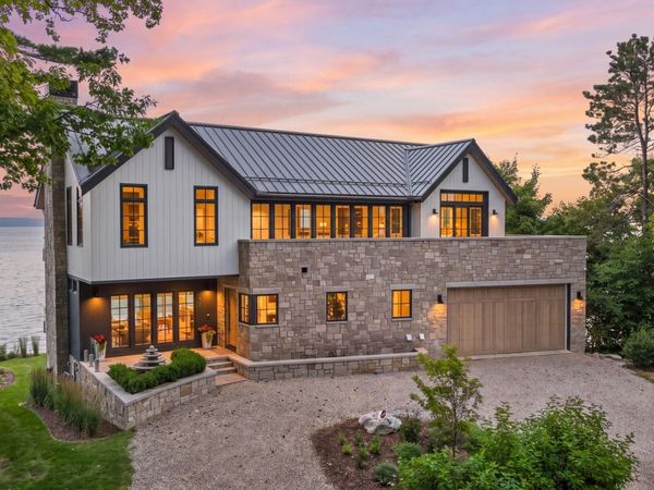 9669 Peninsula Drive, Traverse City, MI 49686