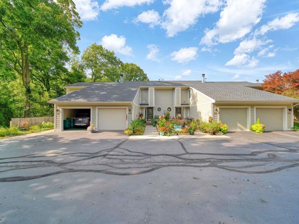 288 Whitlock St , Saline, MI 48176