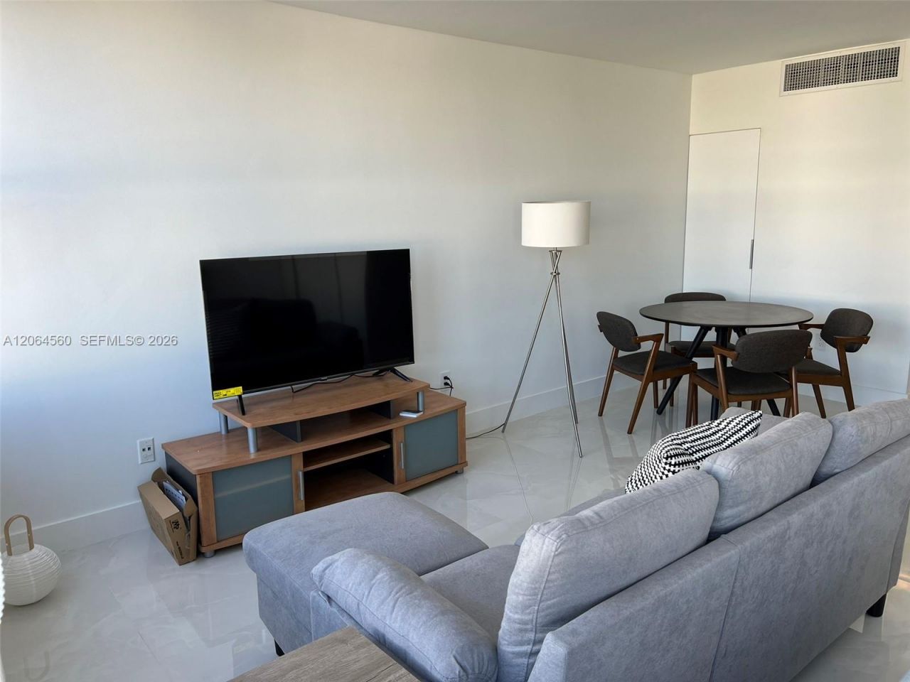 2899 Collins Ave, Unit 610, Miami Beach, FL 33140 Photo