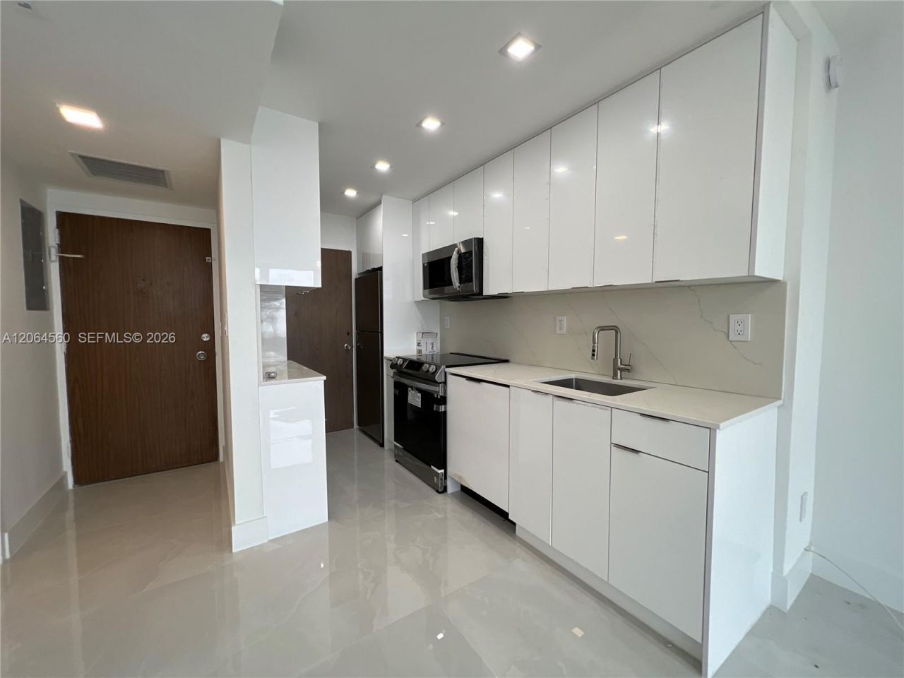 2899 Collins Ave, Unit 610, Miami Beach, FL 33140 Photo