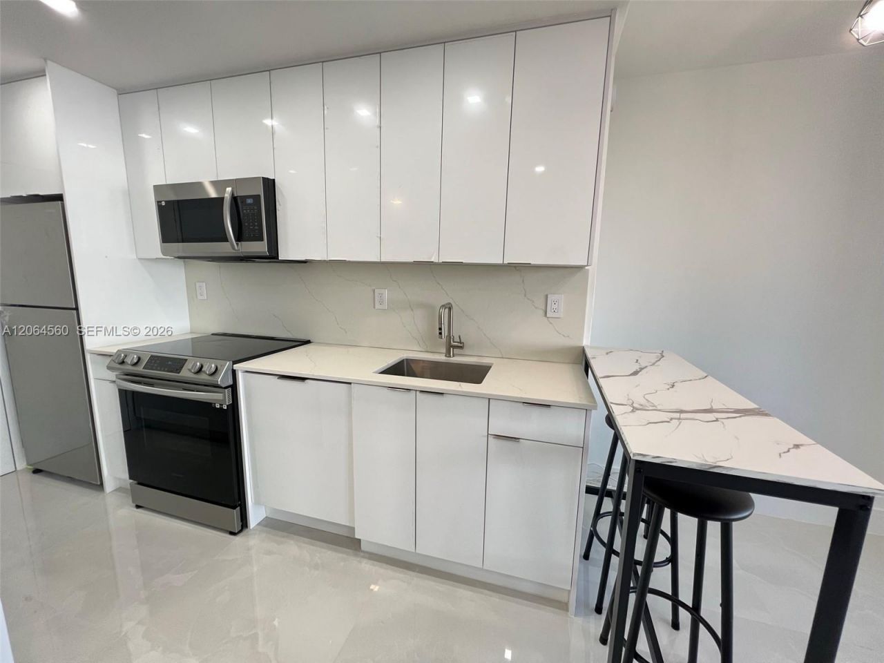 2899 Collins Ave, Unit 610, Miami Beach, FL 33140 Photo