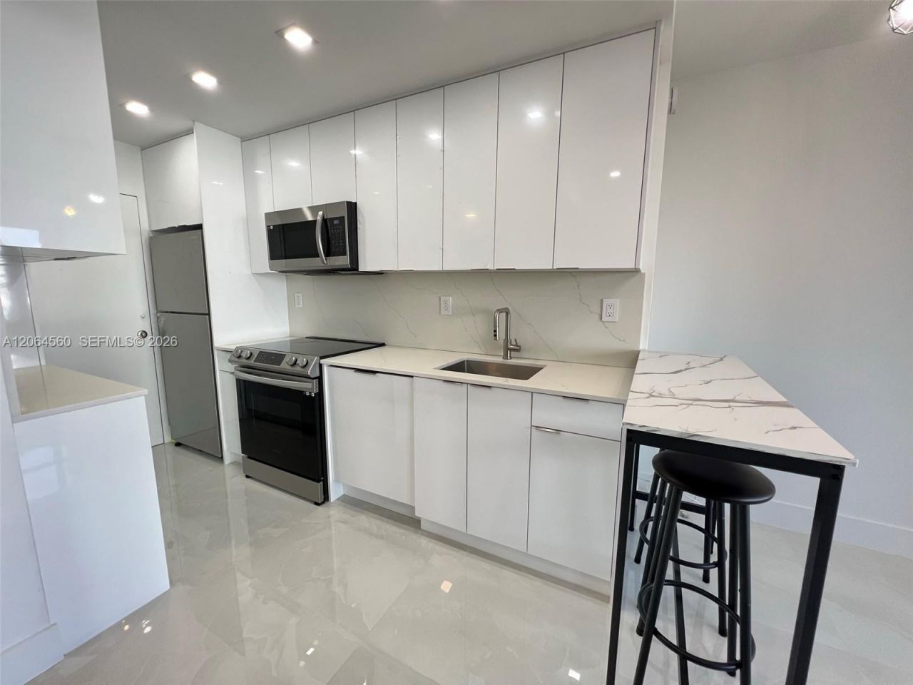 2899 Collins Ave, Unit 610, Miami Beach, FL 33140 Photo