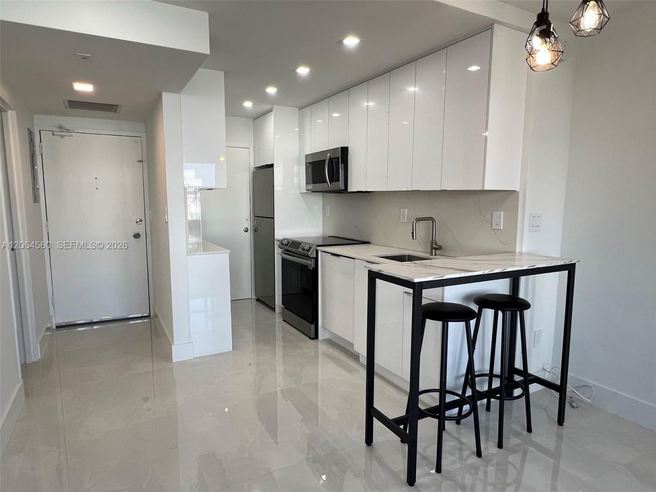 2899 Collins Ave, Unit 610, Miami Beach, FL 33140 Photo
