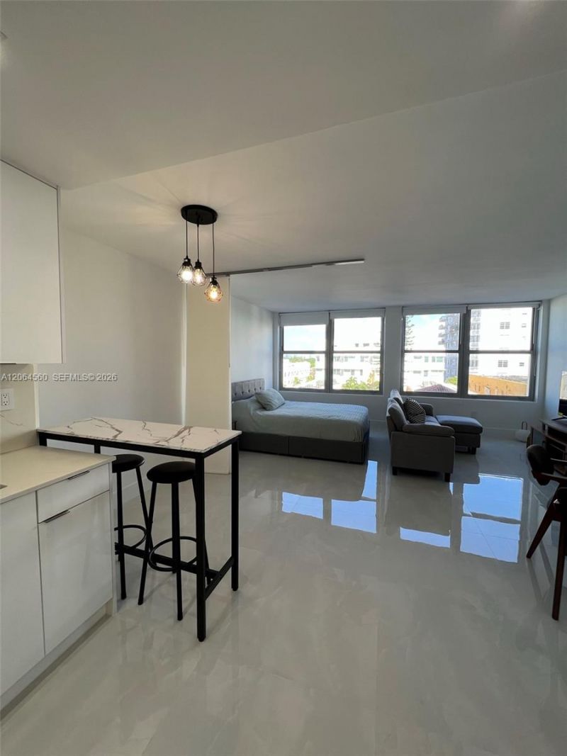 2899 Collins Ave, Unit 610, Miami Beach, FL 33140 Photo