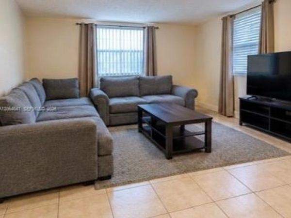 652 NW 3rd St, Unit 305, Miami, FL 33128