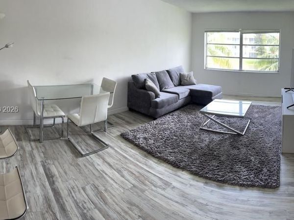 2825 NE 201st Ter, Unit M215, Aventura, FL 33180
