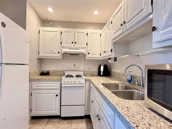 22 SE 3rd Ter , Unit 31, Dania Beach, FL 33004