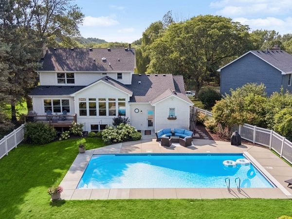 210 Piedmont Court , Chanhassen, MN 55317
