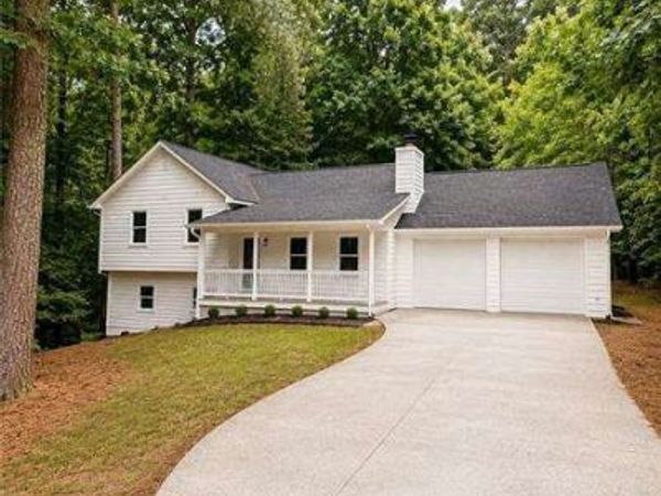 6211 Emerald Springs Drive SE, Acworth, GA 30102