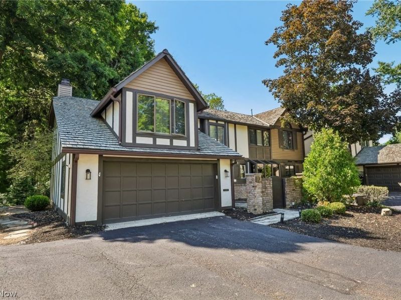 10 Hidden Valley Drive , Unit 10, Rocky River, OH 44116 Photo 2