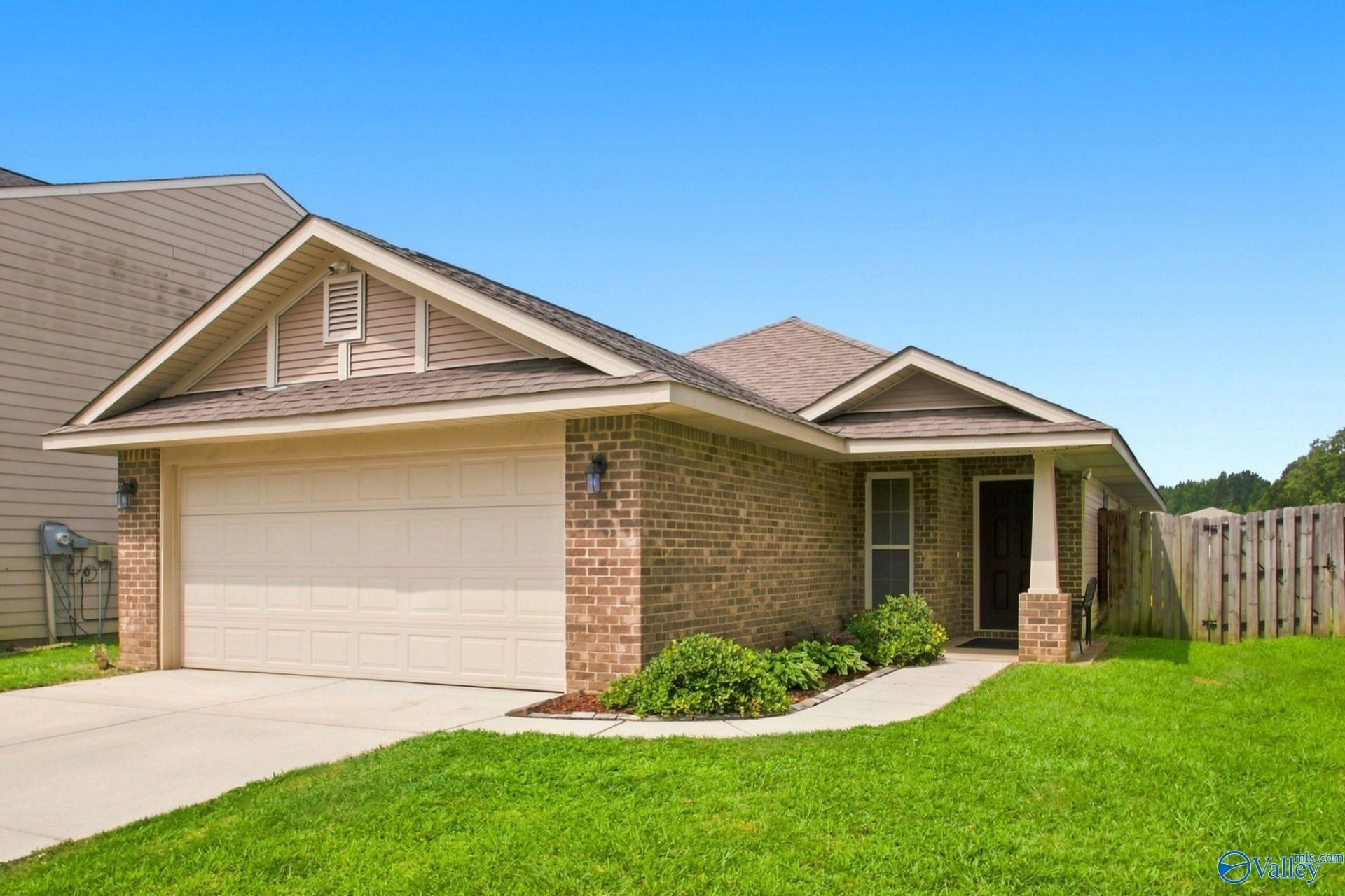 240 Bermuda Lakes Drive, Meridianville, AL 35759 Main Photo