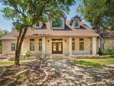 735 Winding Trail , Crawford, TX 76638