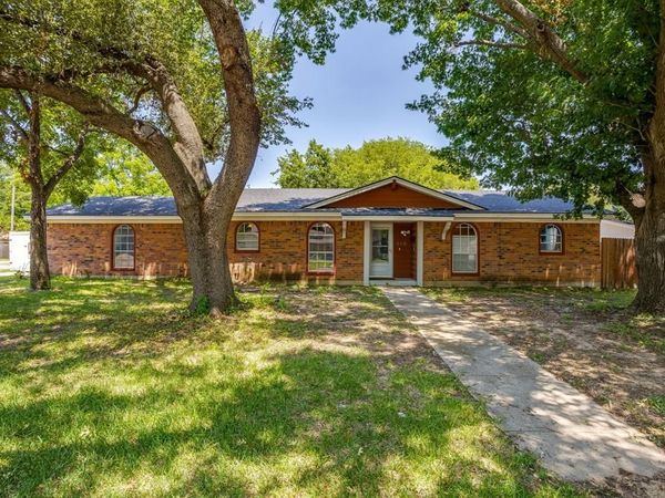 450 Nathan Street, Burleson, TX 76028
