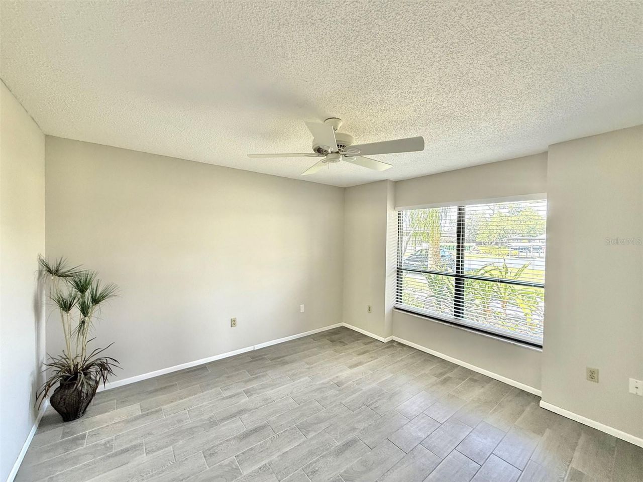 942 N Beneva Road, Unit V28, Sarasota, FL 34232 Photo