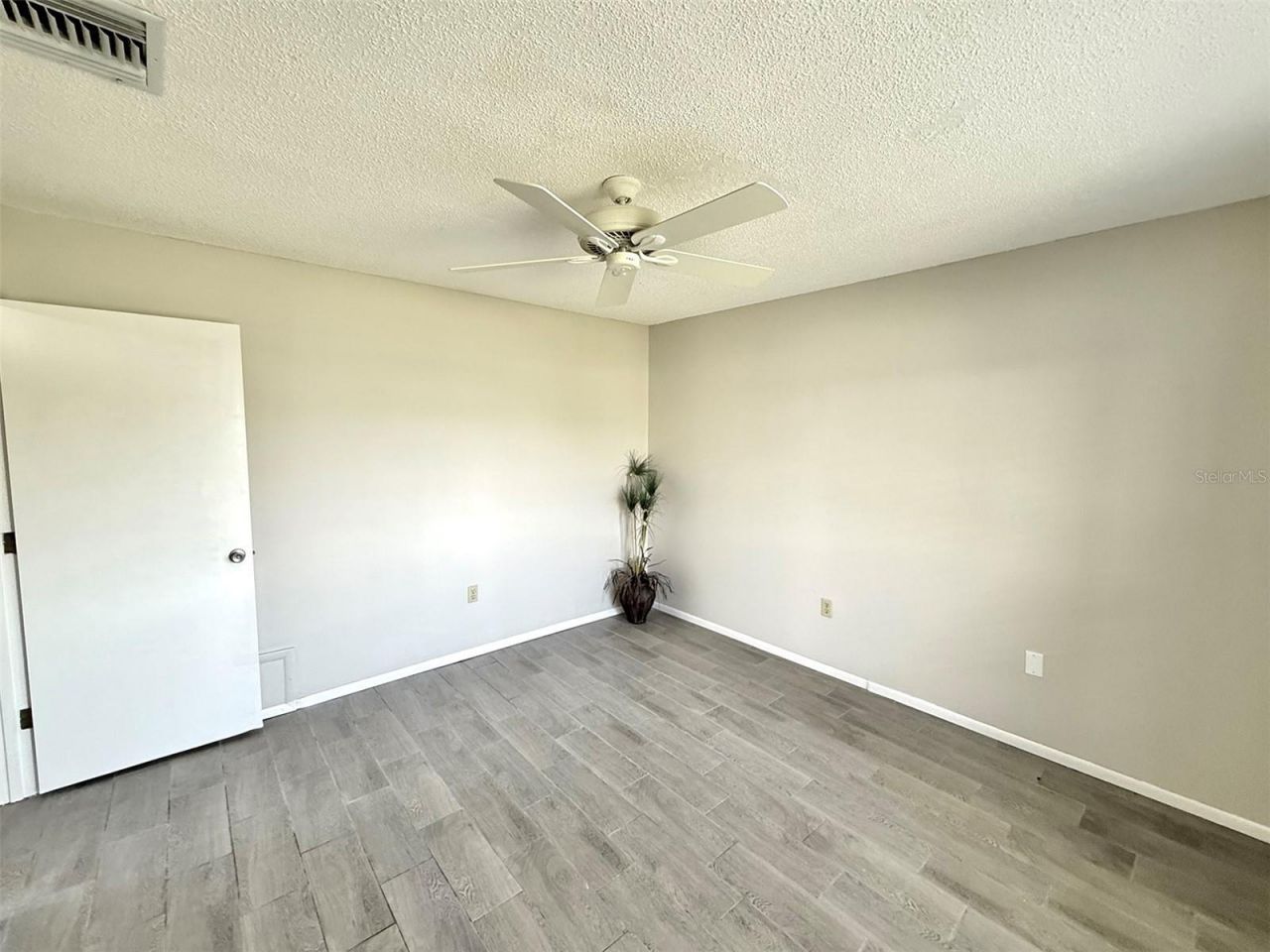 942 N Beneva Road, Unit V28, Sarasota, FL 34232 Photo