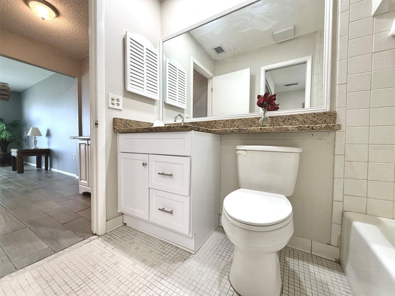 942 N Beneva Road, Unit V28, Sarasota, FL 34232 Photo