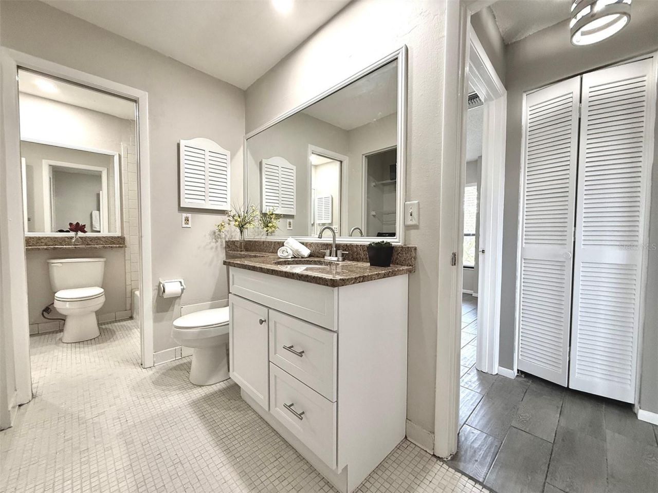 942 N Beneva Road, Unit V28, Sarasota, FL 34232 Photo