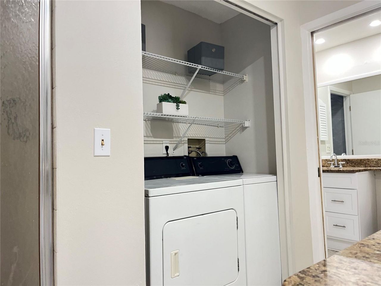 942 N Beneva Road, Unit V28, Sarasota, FL 34232 Photo