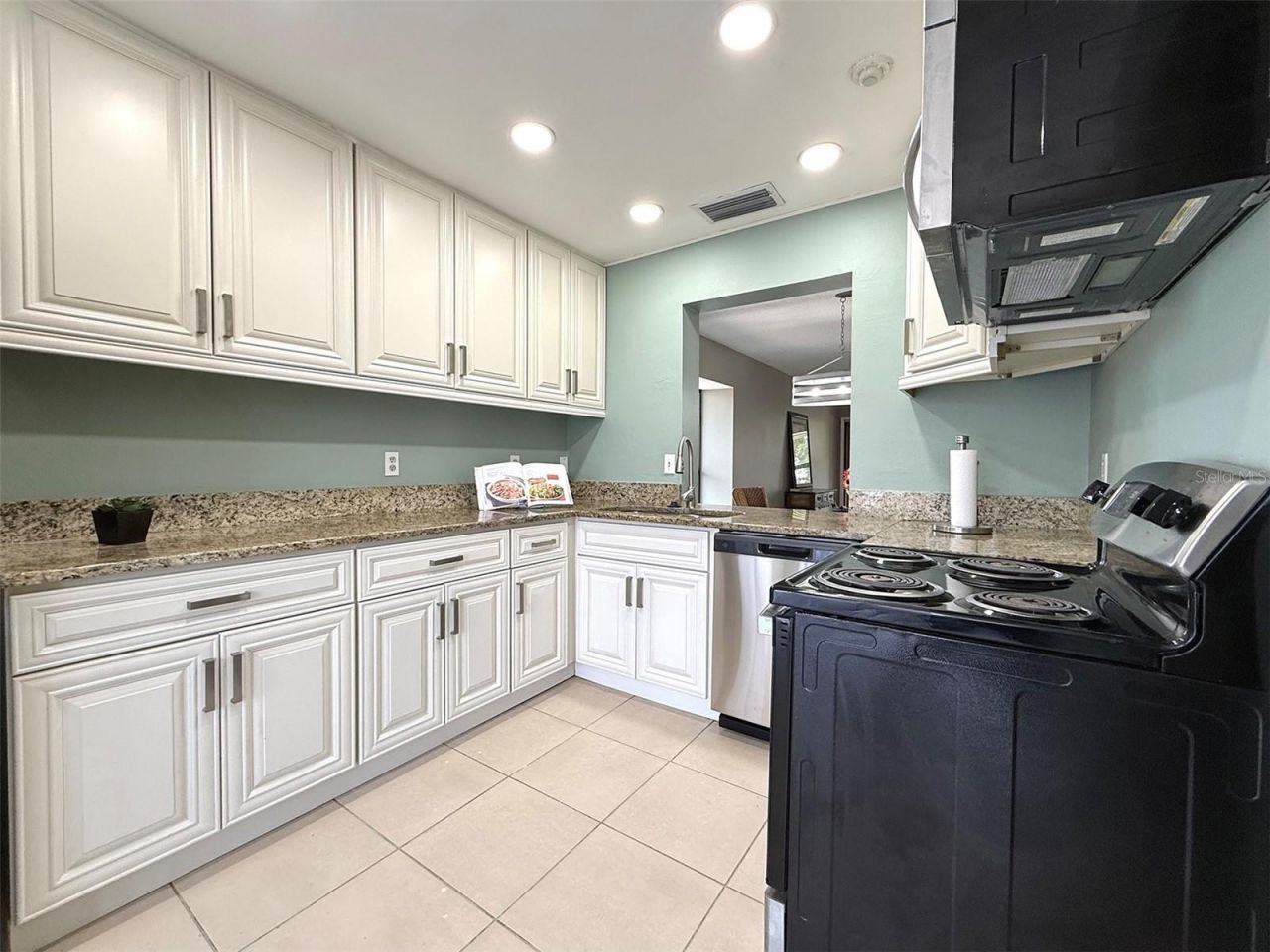 942 N Beneva Road, Unit V28, Sarasota, FL 34232 Photo