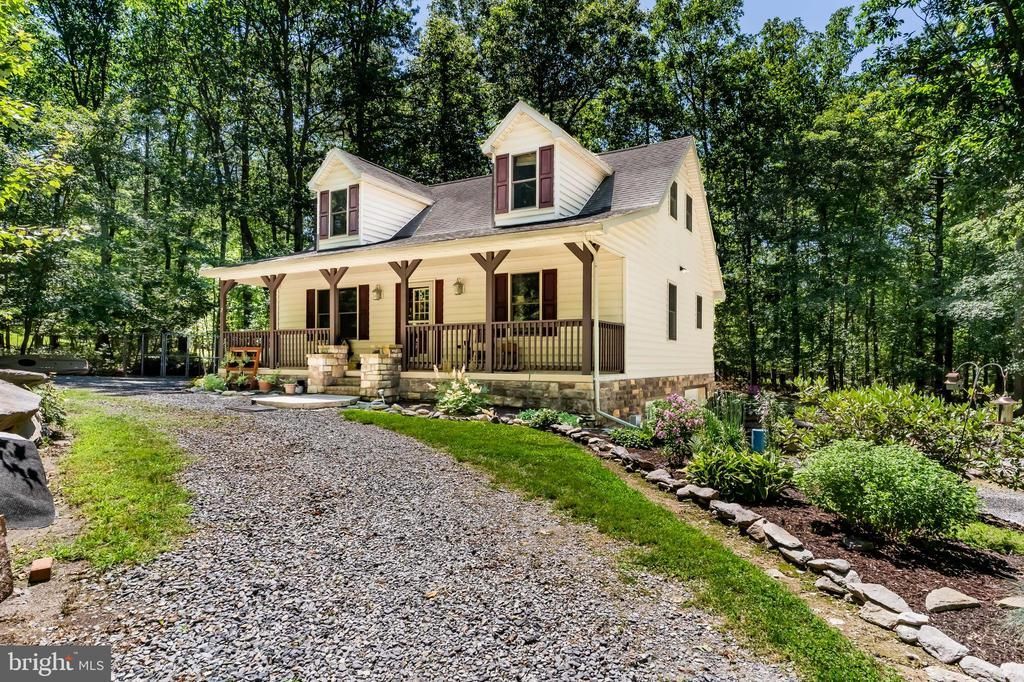 6 FOREST LANE, NEWVILLE, PA 17241